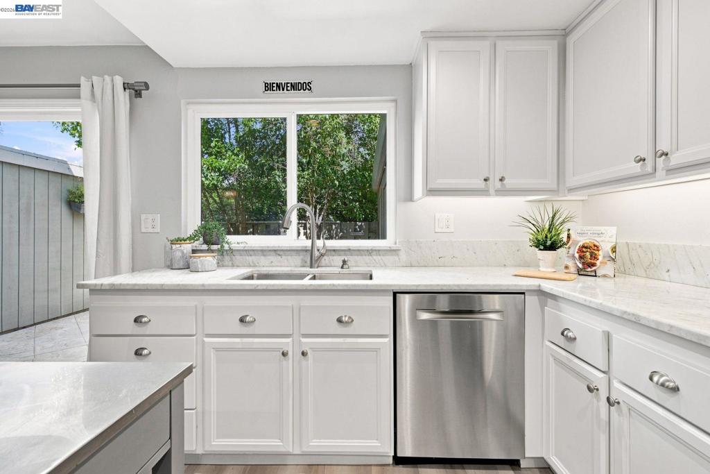 1305 Waterfall Way Property Photo 14