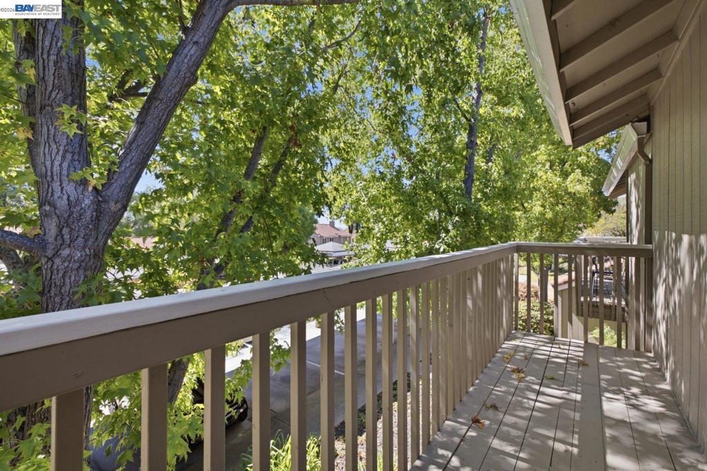 1305 Waterfall Way Property Photo 28