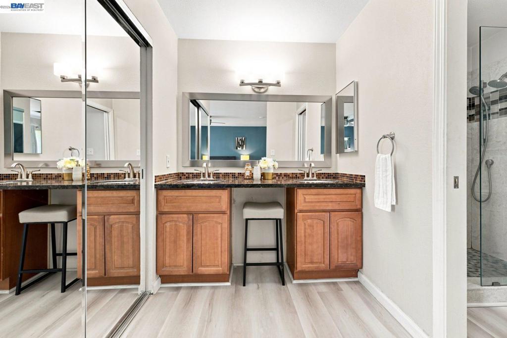 1305 Waterfall Way Property Photo 33