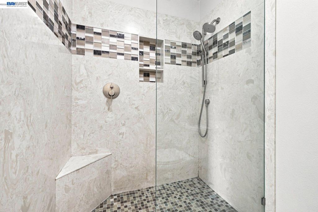 1305 Waterfall Way Property Photo 38