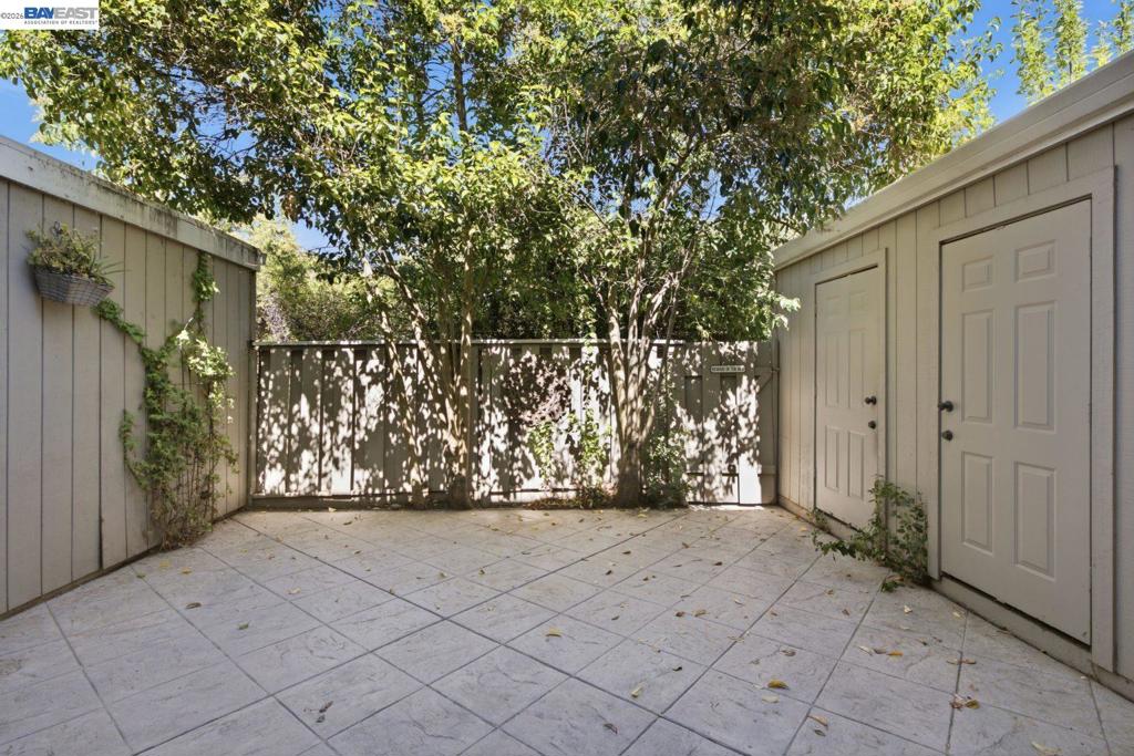 1305 Waterfall Way Property Photo 40