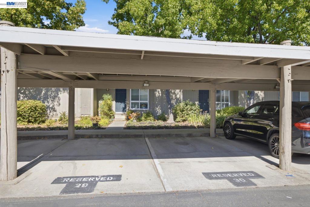1305 Waterfall Way Property Photo 44