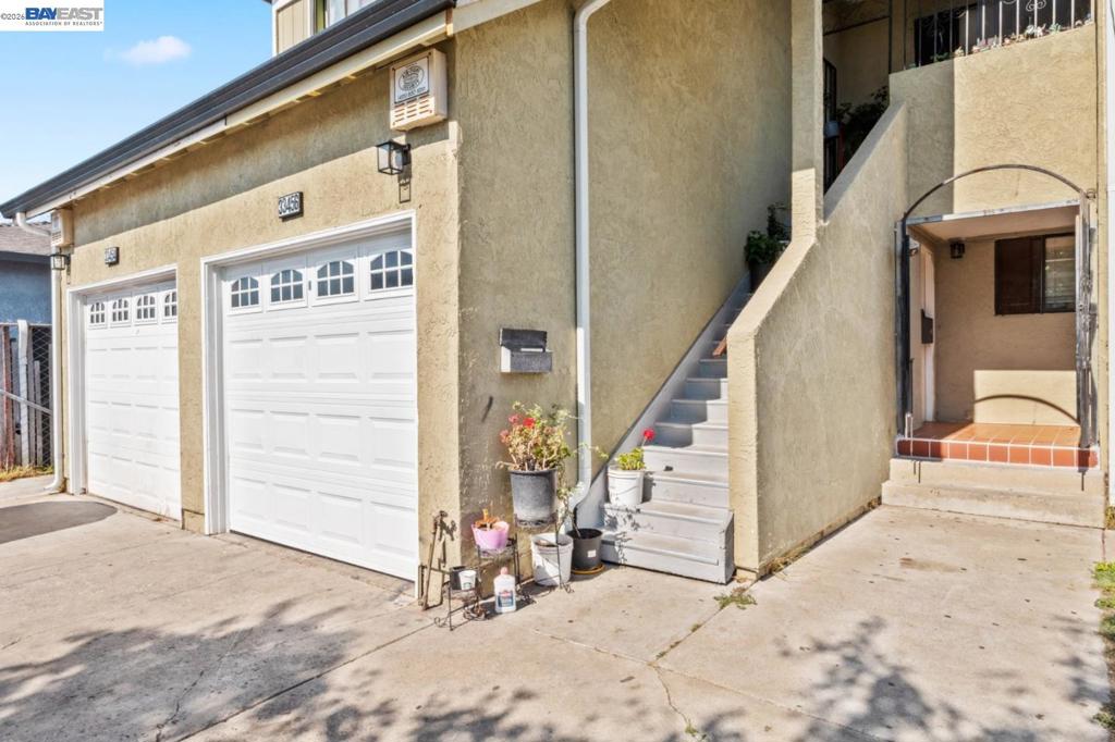 33454 7th St Property Photo 1