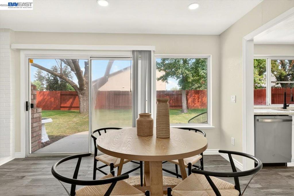 9081 Meadowdale Way Property Photo 14