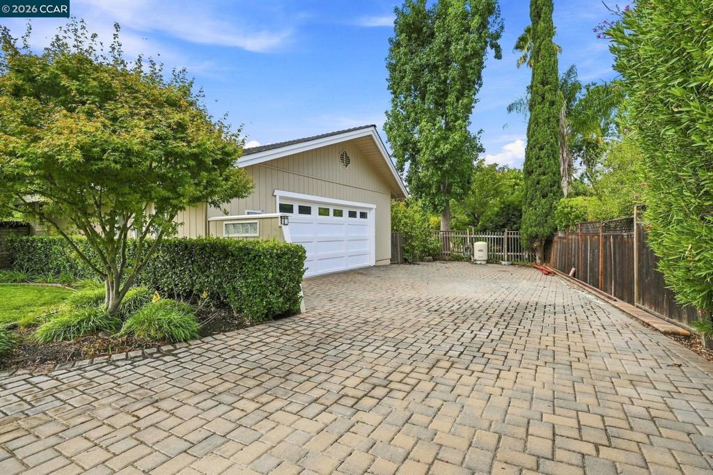 126 Peake Pl Property Photo 4