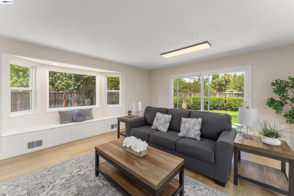 4243 Blewett St Property Photo 10