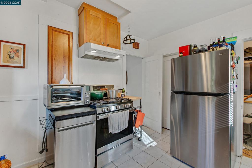985 39 Street Property Photo 11
