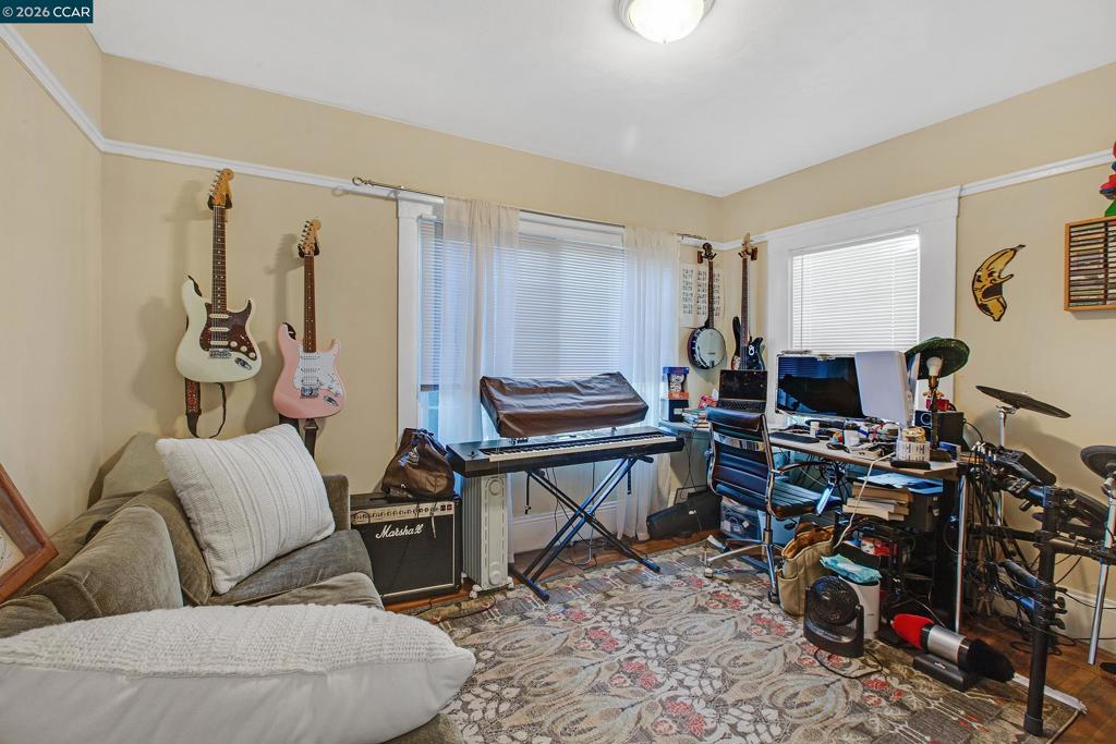 985 39 Street Property Photo 13