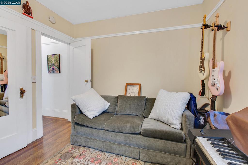 985 39 Street Property Photo 14