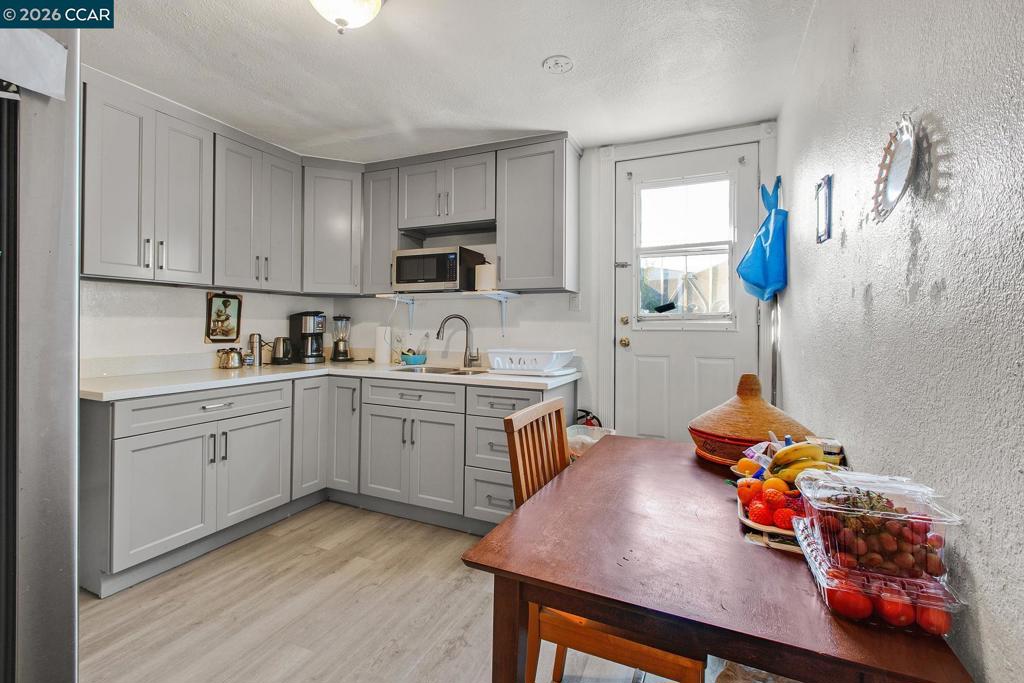 985 39 Street Property Photo 18