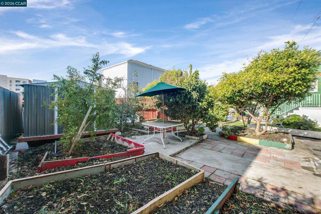 985 39 Street Property Photo 20