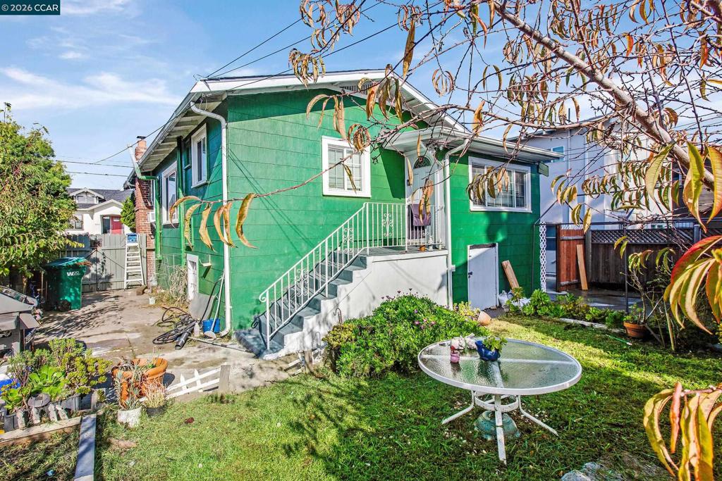985 39 Street Property Photo 21
