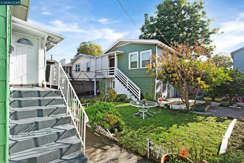985 39 Street Property Photo 22