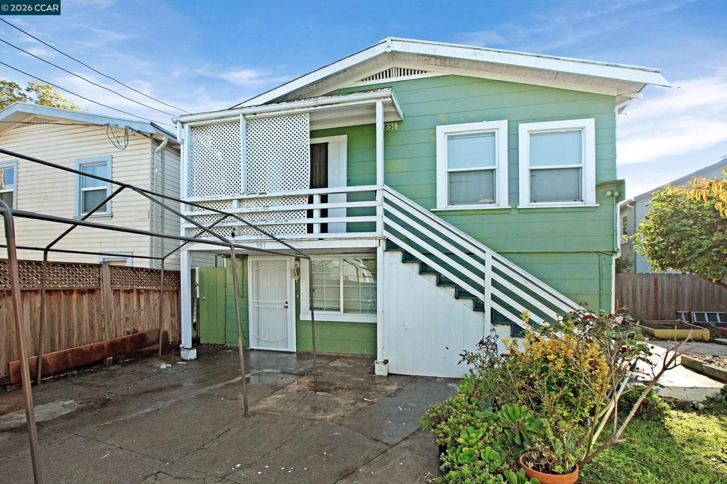 985 39 Street Property Photo 23
