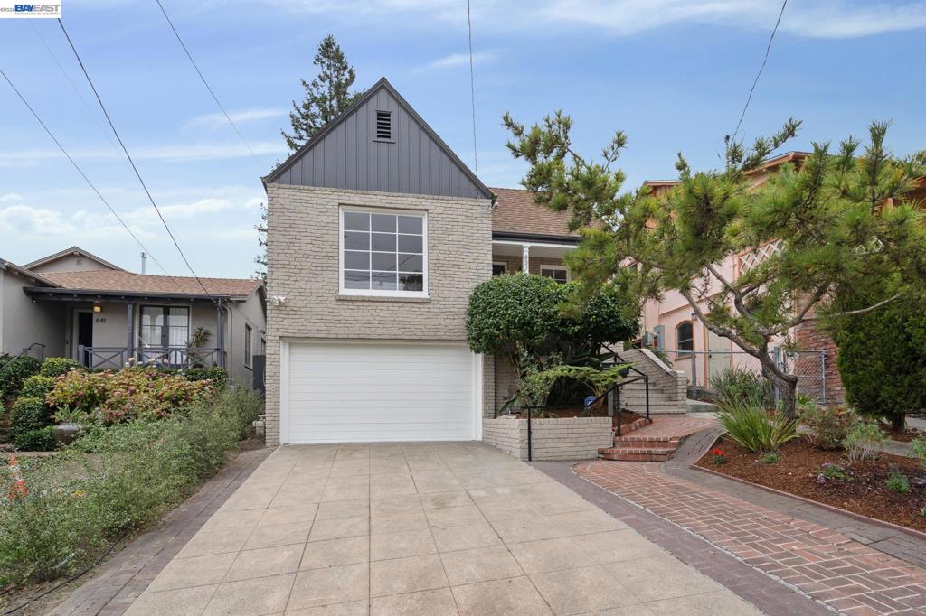 637 Boulevard Way Property Photo 1