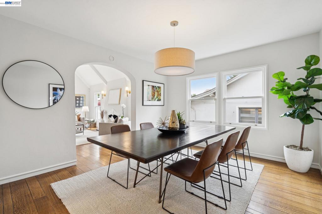 637 Boulevard Way Property Photo 11