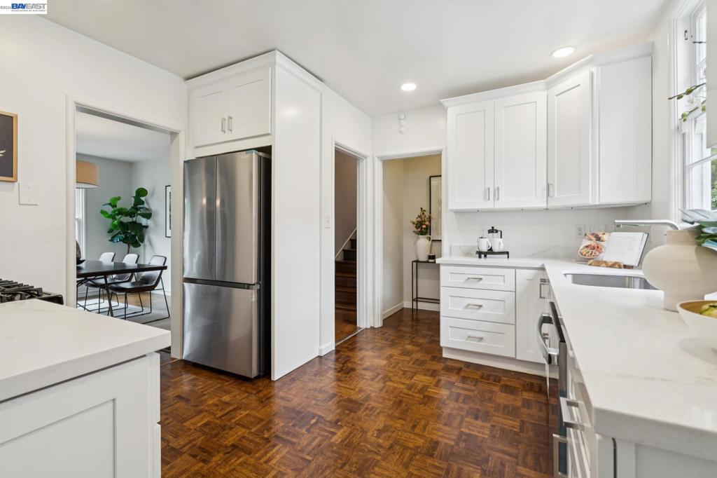 637 Boulevard Way Property Photo 14