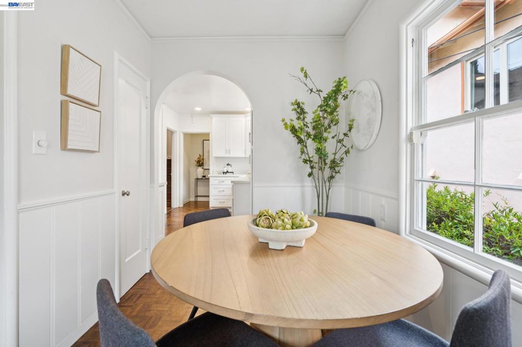 637 Boulevard Way Property Photo 16