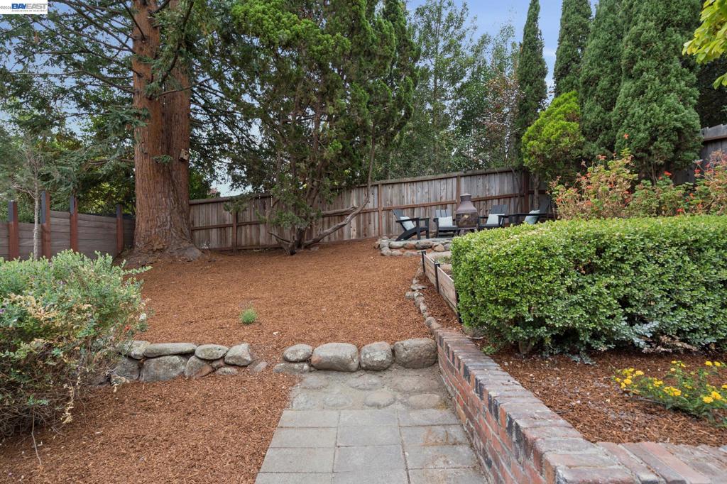 637 Boulevard Way Property Photo 34