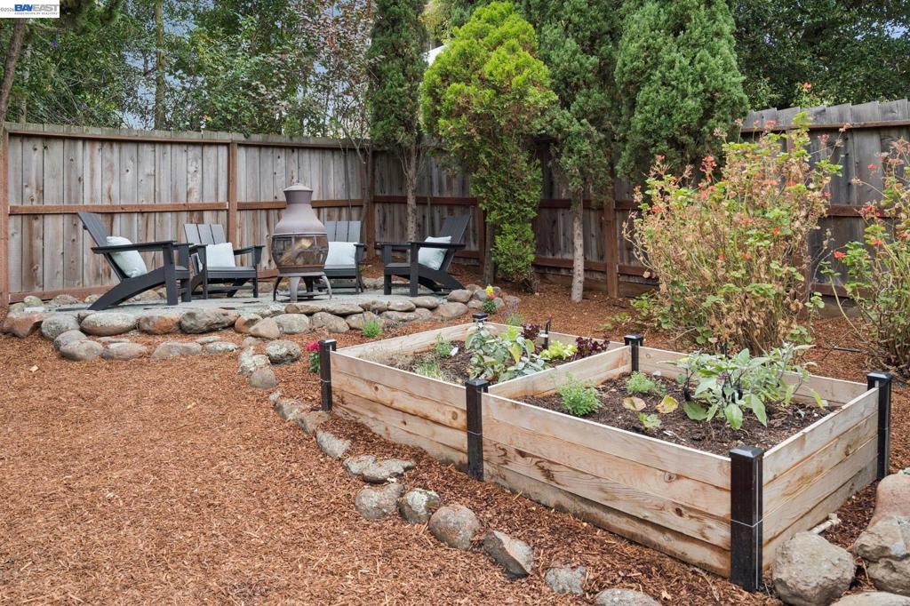 637 Boulevard Way Property Photo 35