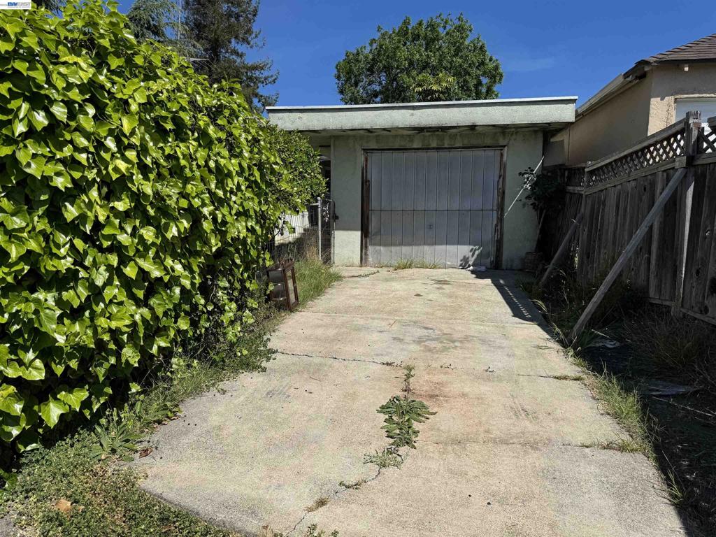 2120 Sol Property Photo 2