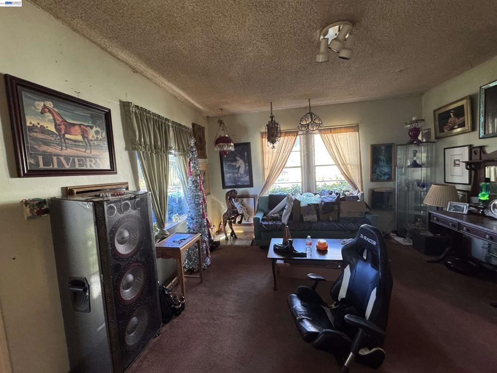 2120 Sol Property Photo 6