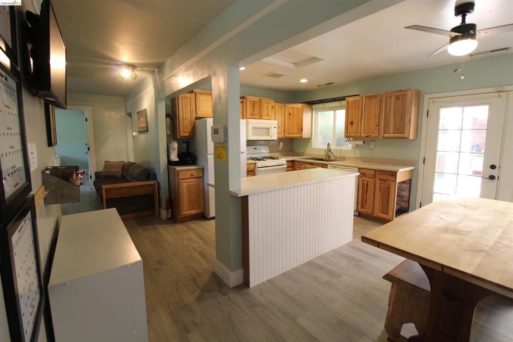 600 Woods Creek Dr Property Photo 18
