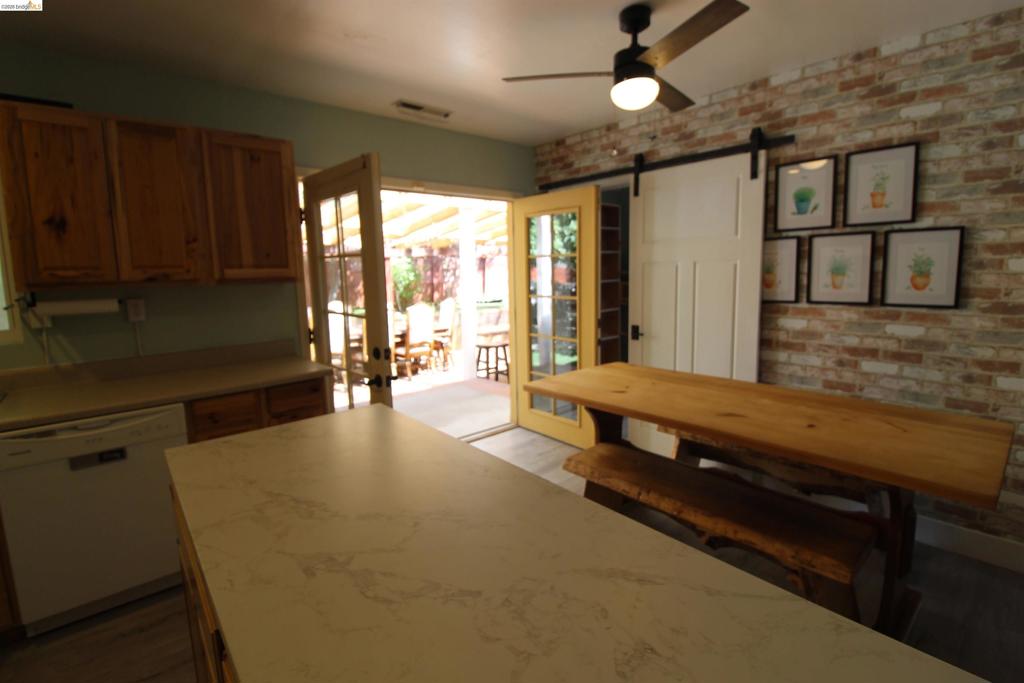 600 Woods Creek Dr Property Photo 20