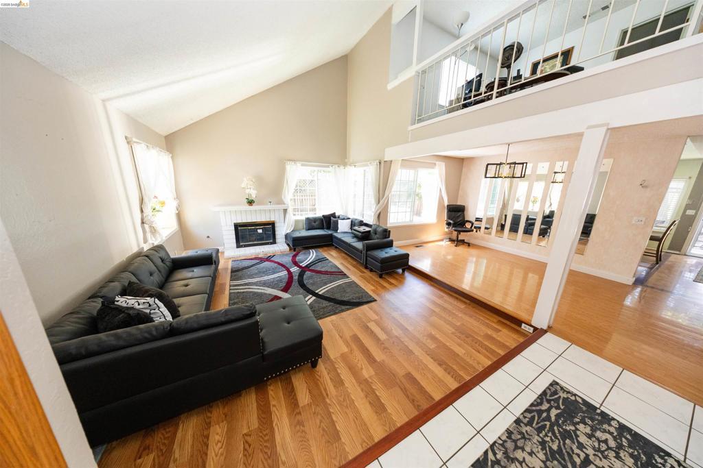 147 Sweetberry Ct. Property Photo 6