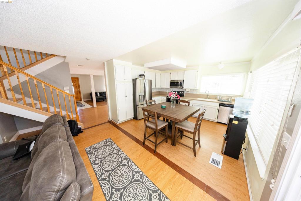 147 Sweetberry Ct. Property Photo 11