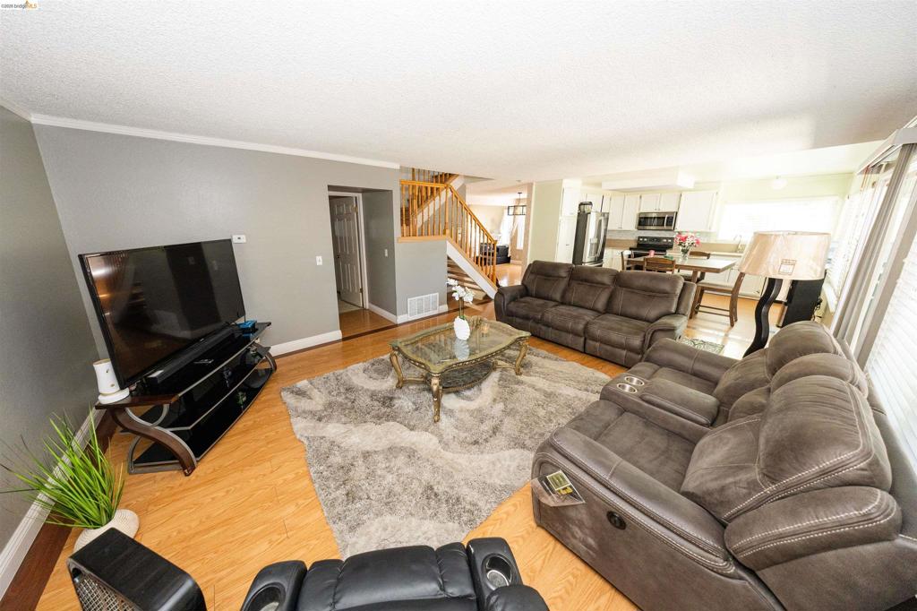 147 Sweetberry Ct. Property Photo 12