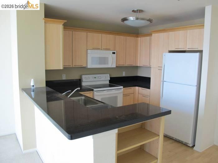 1 Lakeside Dr Property Photo 3