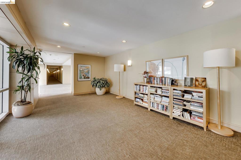 1 Lakeside Dr Property Photo 16