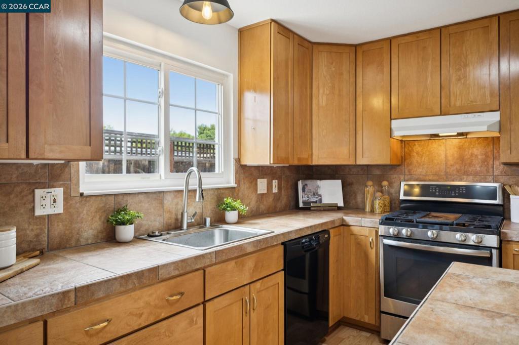 3837 Bayview Cir Property Photo 25
