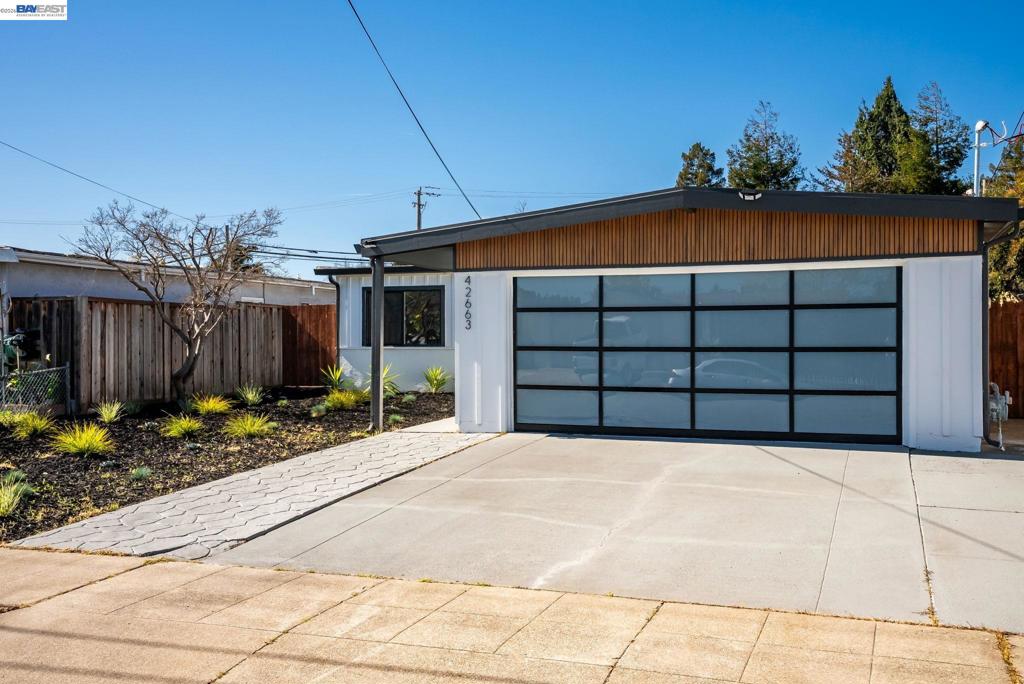 42663 Hamilton Way Property Photo 3