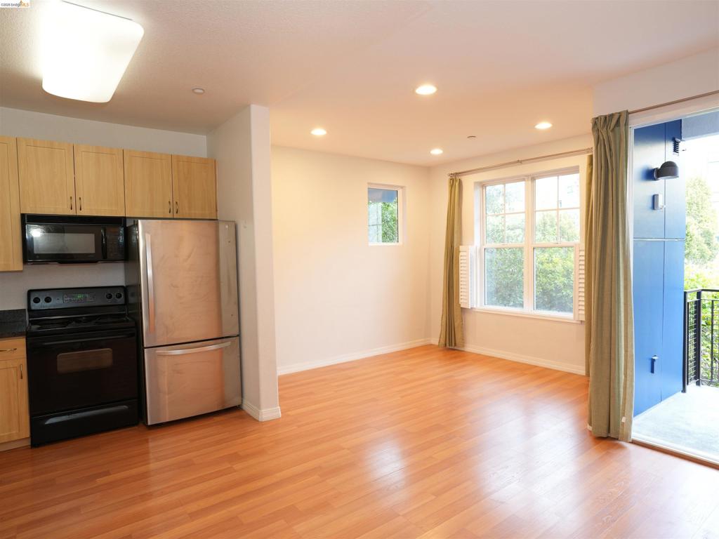 1121 40th Street 4202 Property Photo 1