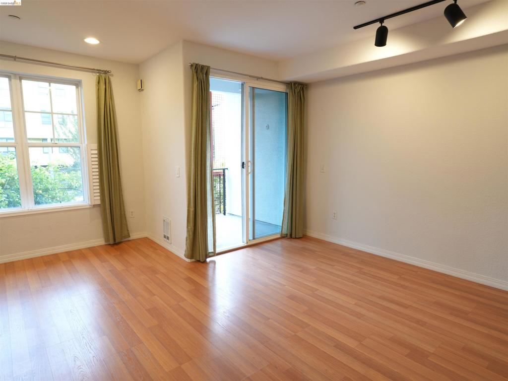 1121 40th Street 4202 Property Photo 3