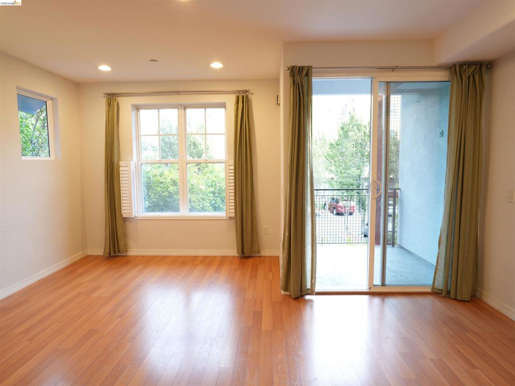 1121 40th Street 4202 Property Photo 4