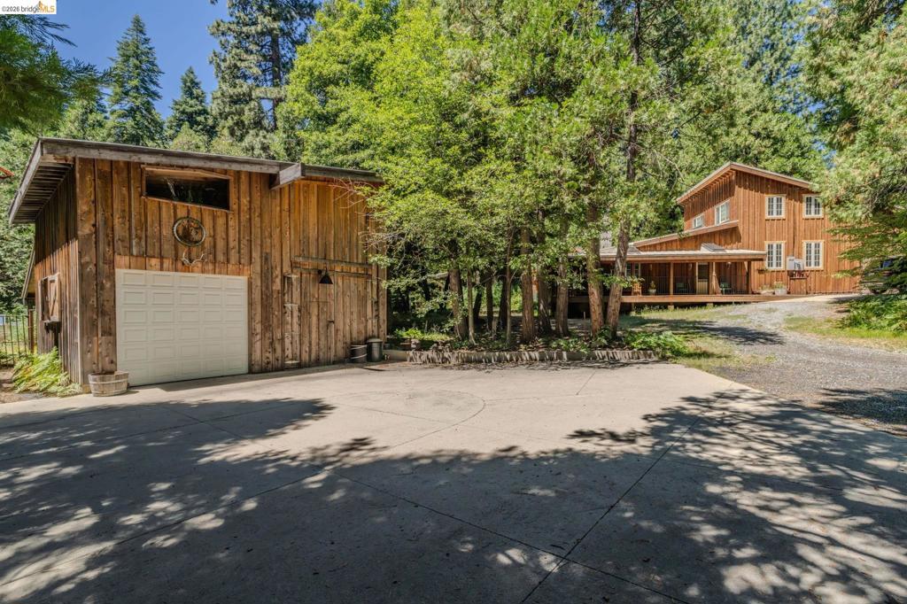2495 Hangtree Trail Property Photo 41