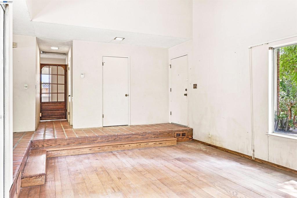 35278 Cornwall Pl Property Photo 4