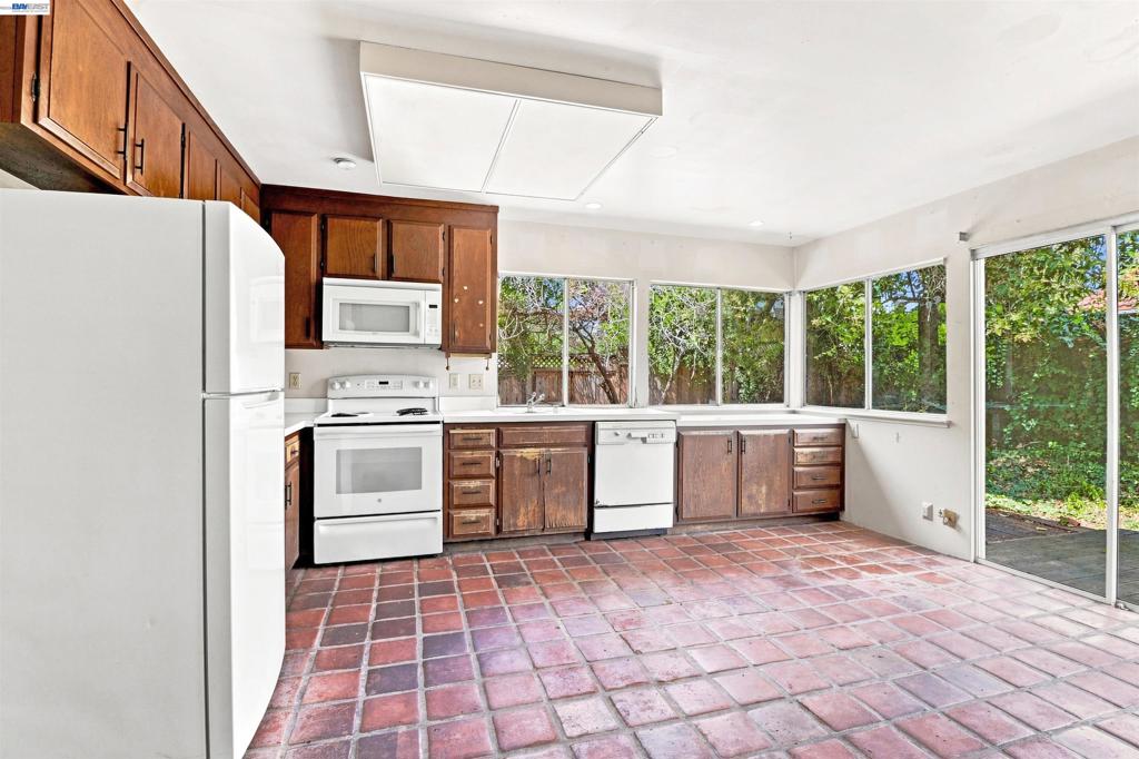 35278 Cornwall Pl Property Photo 6