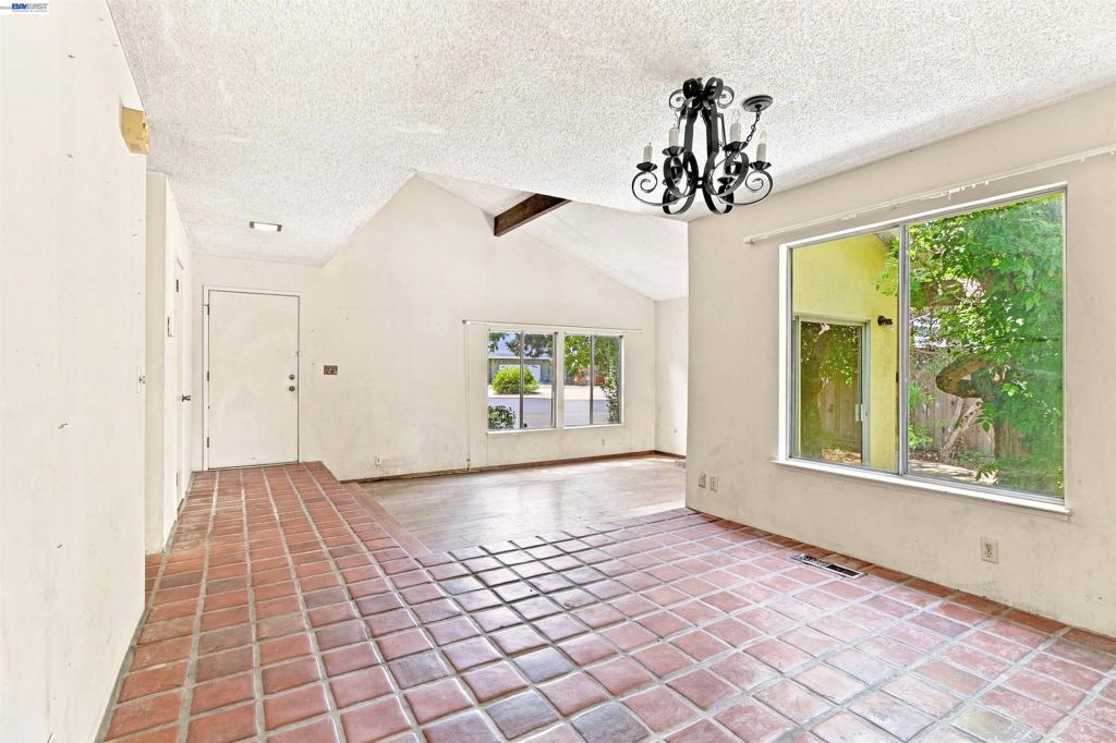 35278 Cornwall Pl Property Photo 11