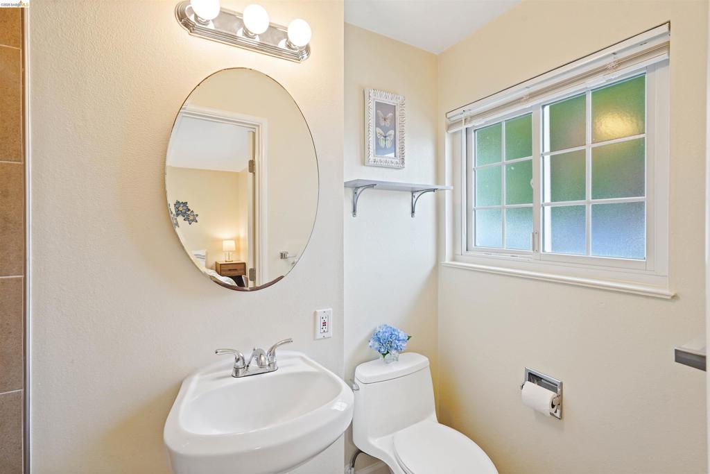 53 Marshall Way Property Photo 33
