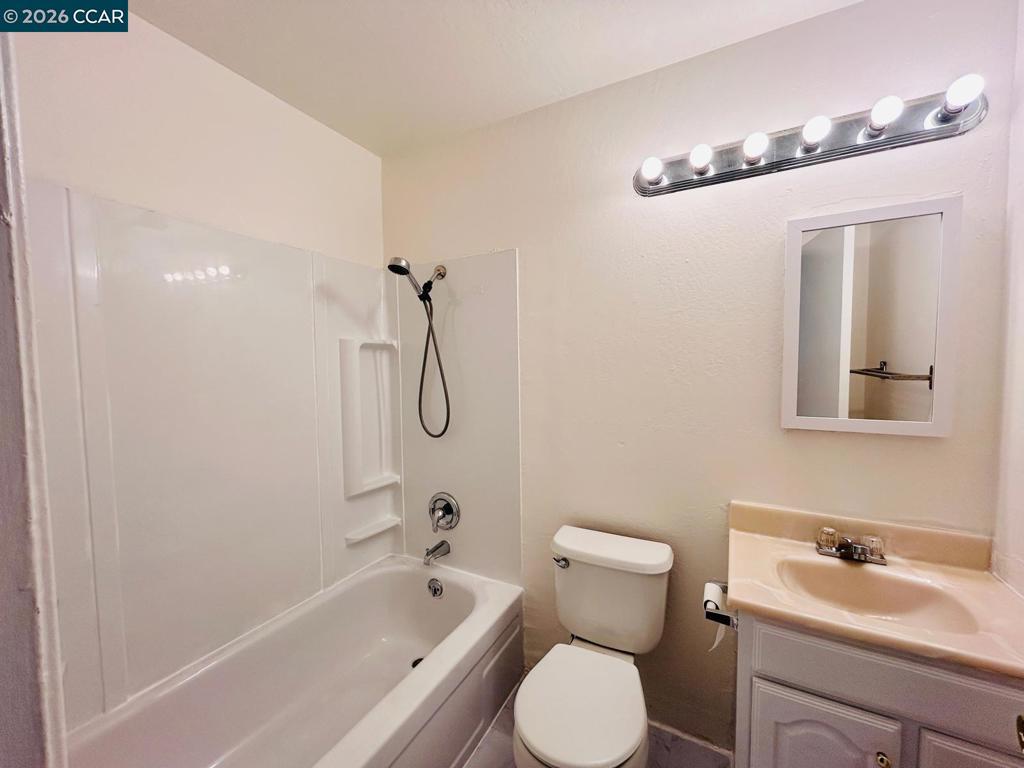 2409 Lemontree Ct 3 Property Photo 11