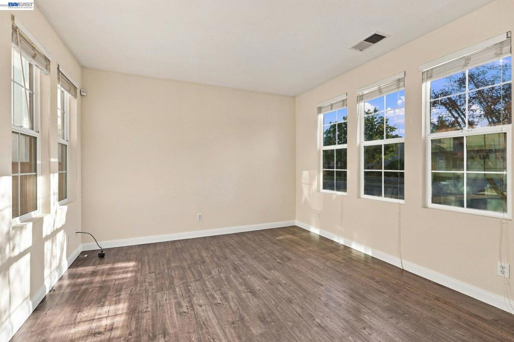 565 Presidio Pl Property Photo 6