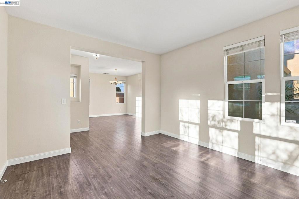 565 Presidio Pl Property Photo 7