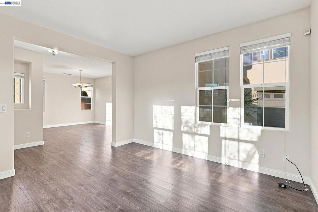 565 Presidio Pl Property Photo 8
