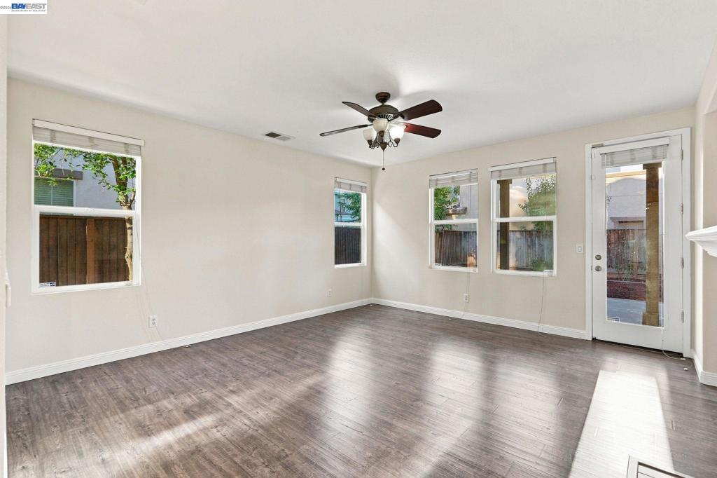 565 Presidio Pl Property Photo 9