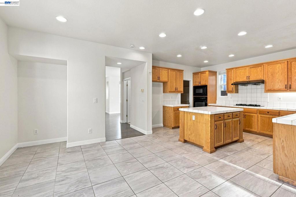 565 Presidio Pl Property Photo 17
