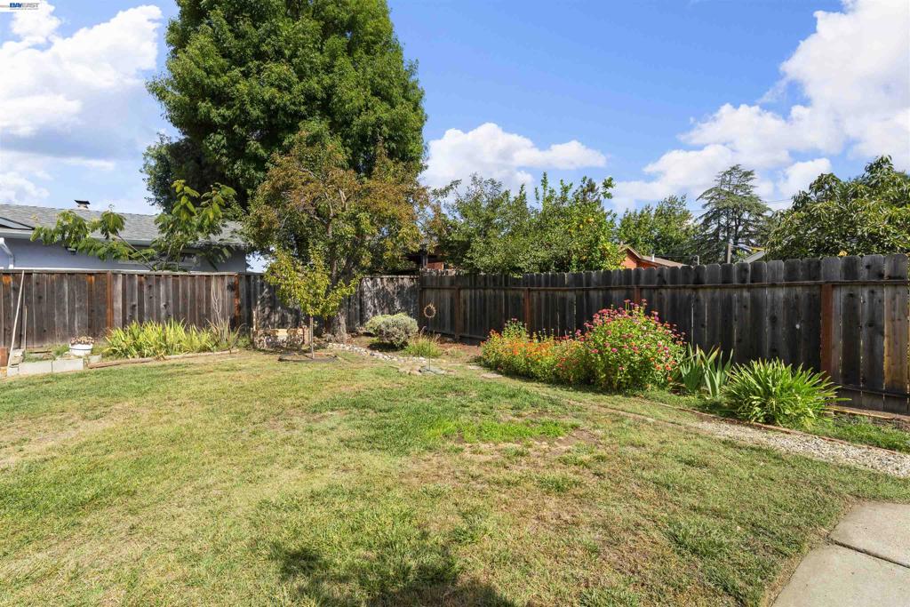 40302 Condon St Property Photo 43